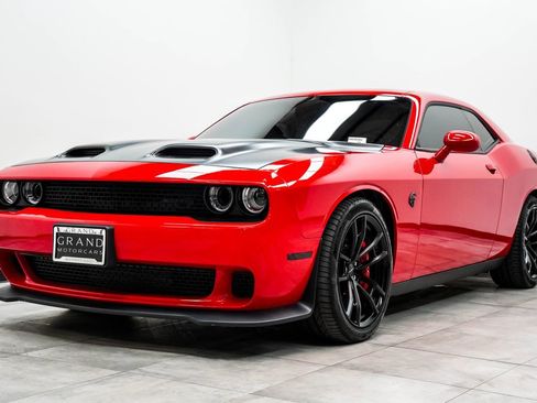 Used 2023 Dodge Challenger SRT Hellcat w/ Driver Convenience Group RWD image 7