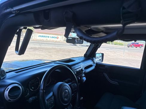 Used 2012 Jeep Wrangler Unlimited Rubicon w/ Connectivity Group image 36