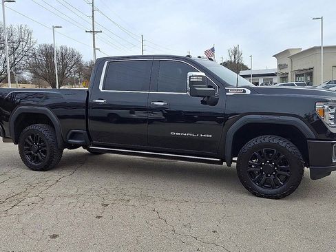Certified 2022 GMC Sierra 2500 Denali w/ Denali Black Diamond Edition image 2