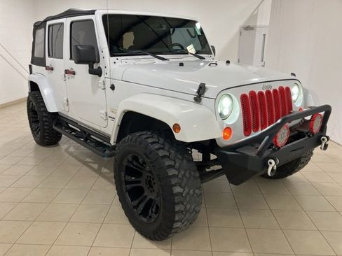Used 2013 Jeep Wrangler Unlimited Sahara image 7