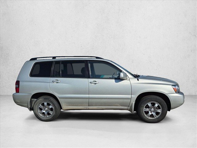 Used 2005 Toyota Highlander 4WD V6 w/ 3rd Row image 4