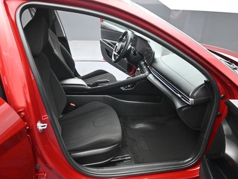 Certified 2024 Hyundai Elantra SEL FWD image 32
