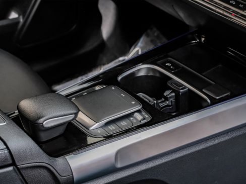 Used 2022 Mercedes-Benz GLB 250 w/ Premium Package Lite image 26