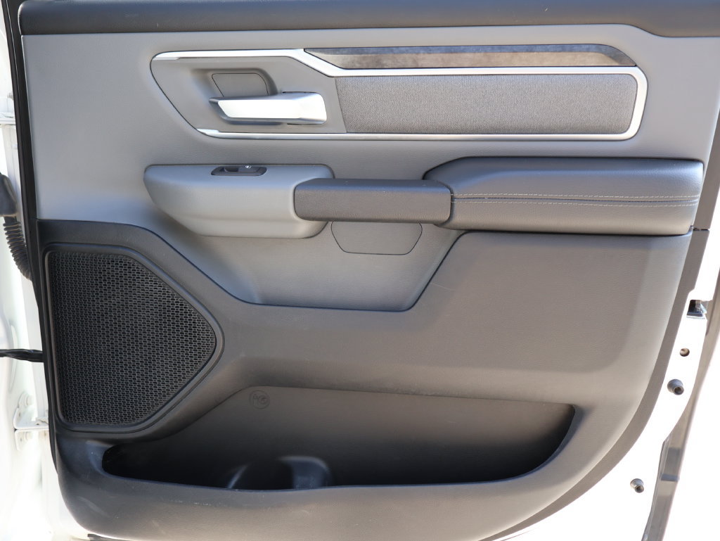 Used 2019 RAM 1500 4x4 Crew Cab image 10