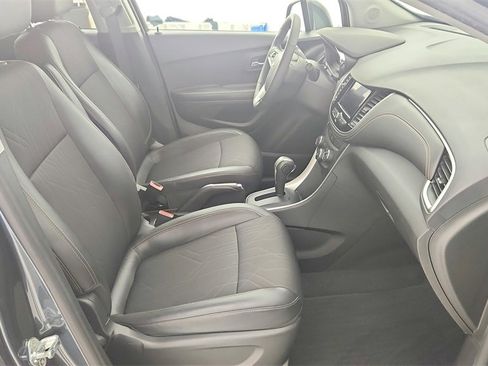 Used 2022 Chevrolet Trax LT w/ LT Convenience Package image 30
