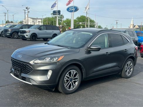 Used 2020 Ford Escape SEL FWD image 2