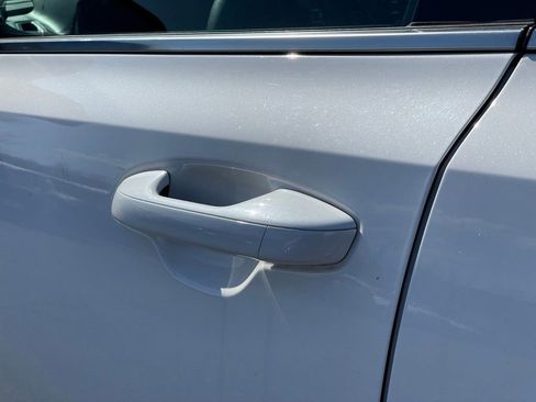 Used 2023 Kia Sorento LX image 27