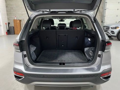 New 2025 Volkswagen Taos SE image 16