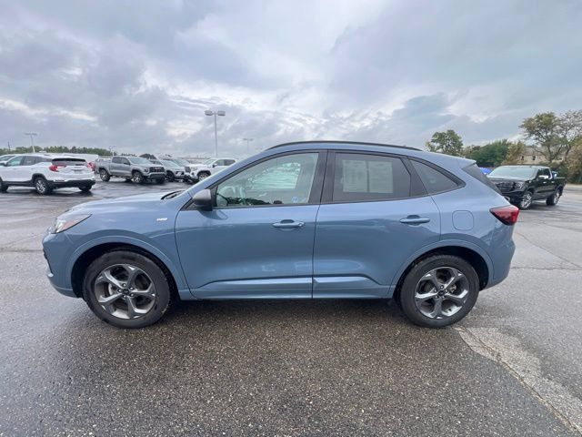 Used 2024 Ford Escape ST-Line w/ Tech Pack #1 AWD/4WD image 9