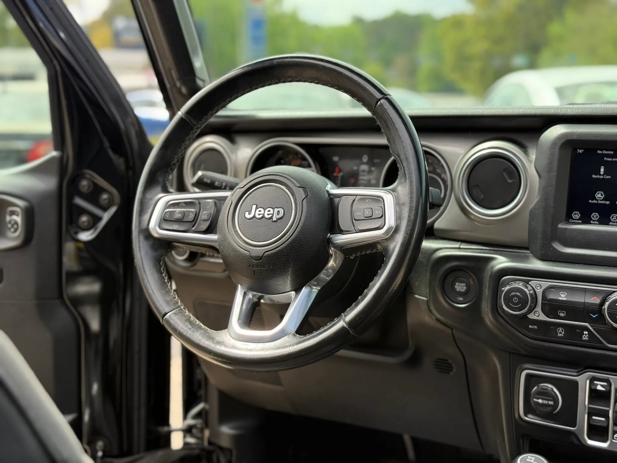 Used 2020 Jeep Wrangler Unlimited Sahara AWD/4WD image 29