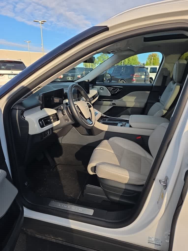 Used 2025 Lincoln Aviator Reserve w/ Equipment Group 201A AWD/4WD image 5