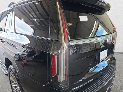 Used 2022 Cadillac Escalade Premium Luxury w/ LPO, Radiant Package AWD/4WD image 33