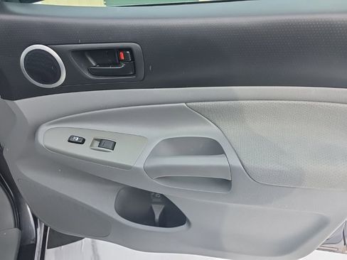 Used 2011 Toyota Tacoma 4x4 Access Cab V6 image 17