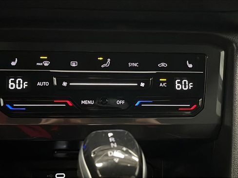 Used 2024 Volkswagen Tiguan SE AWD/4WD image 17