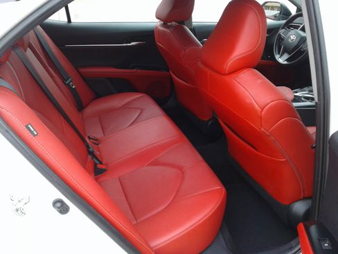 Used 2020 Toyota Camry XSE image 11