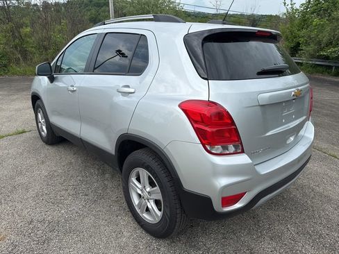 Used 2022 Chevrolet Trax LT w/ LT Convenience Package AWD/4WD image 5