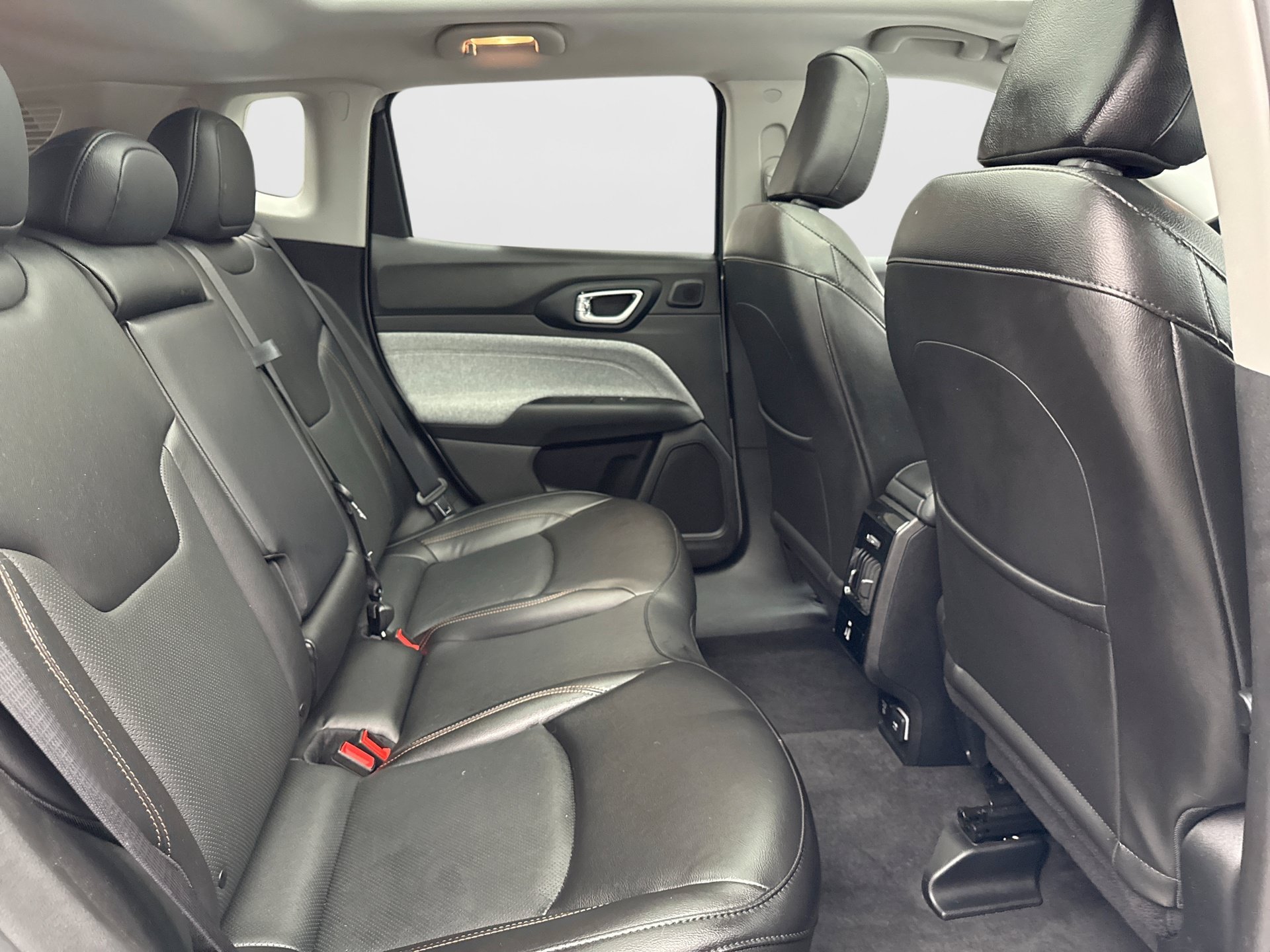 Used 2022 Jeep Compass Latitude w/ Sun and Sound Group AWD/4WD image 20