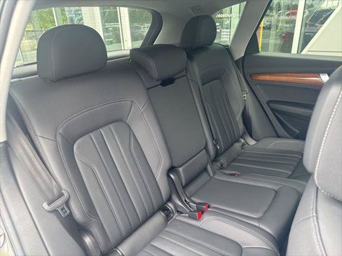 Used 2023 Audi Q5 2.0T Premium w/ Convenience Package AWD/4WD image 12
