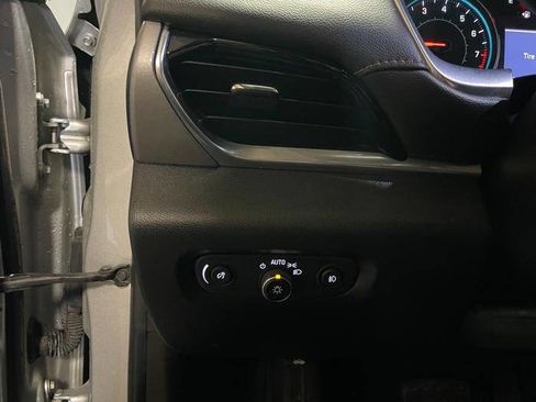 Used 2020 Chevrolet Traverse LT image 34