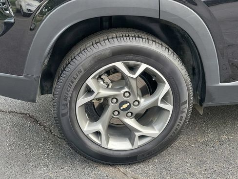 Used 2025 Chevrolet Trax LT FWD image 7