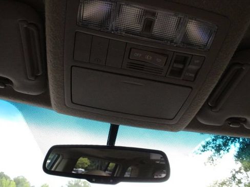 Used 2013 Toyota Highlander Limited AWD/4WD image 22
