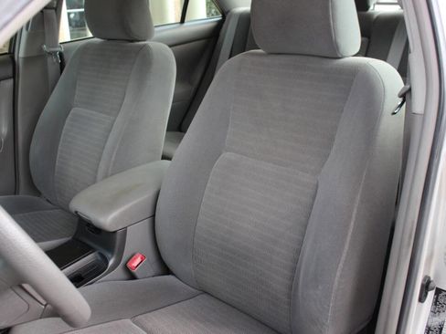 Used 2005 Toyota Camry LE image 2