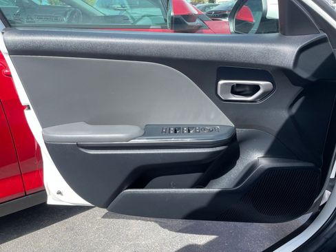 Used 2025 Kia K4 LXS image 18