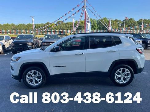 Used 2024 Jeep Compass Latitude AWD/4WD image 39