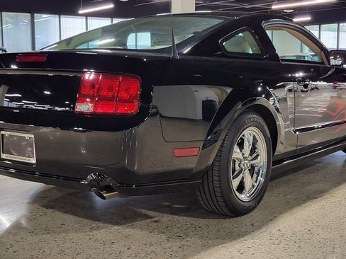 Used 2006 Ford Mustang GT RWD image 18