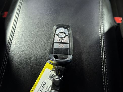 Used 2022 Ford Explorer XLT AWD/4WD image 35