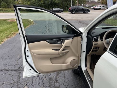 Used 2015 Nissan Rogue SL w/ SL Premium Package image 30