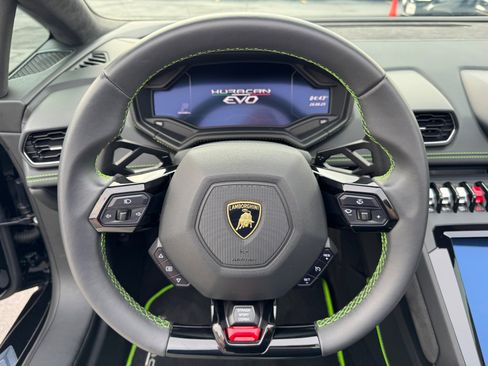 Used 2020 Lamborghini Huracan EVO image 13