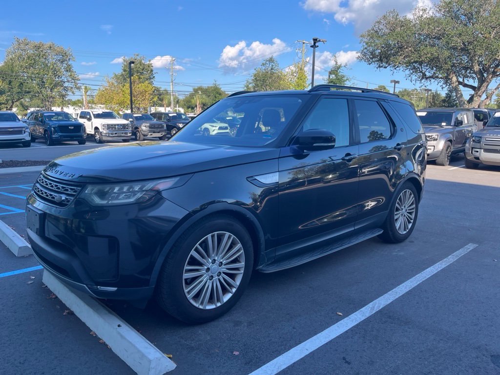 Used 2017 Land Rover Discovery HSE AWD/4WD image 2