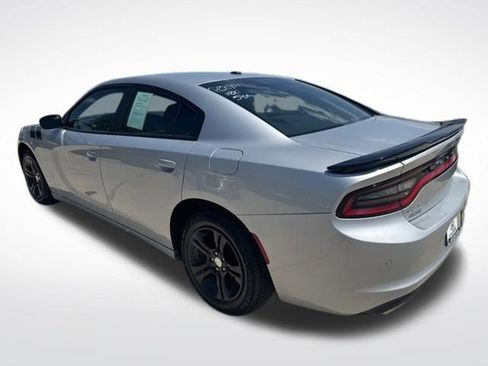 Used 2022 Dodge Charger SXT RWD image 5