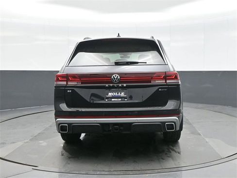 New 2026 Volkswagen Atlas Peak Edition image 6