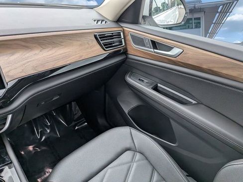 New 2026 Volkswagen Atlas SE FWD image 18