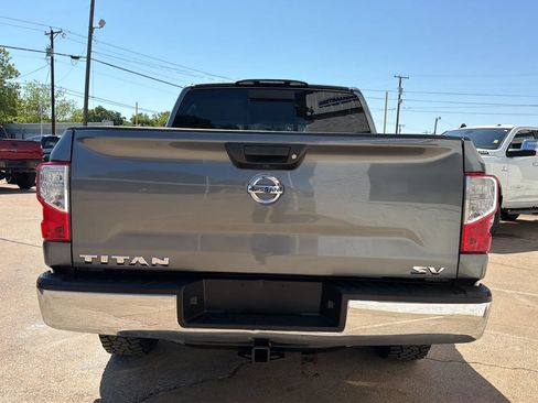 Used 2018 Nissan Titan SV RWD image 6