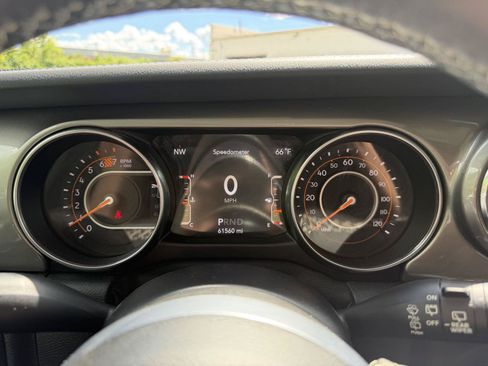 Used 2019 Jeep Wrangler Unlimited Sahara AWD/4WD image 15