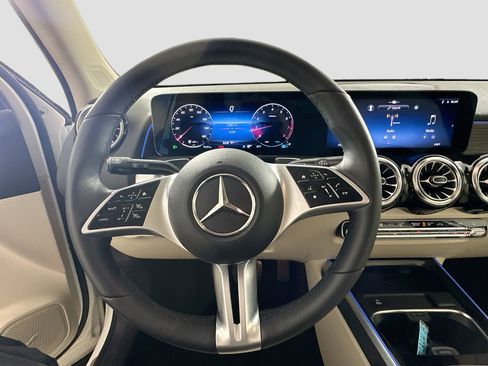 Used 2026 Mercedes-Benz GLB 250 4MATIC image 11