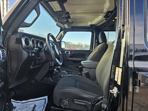 Used 2019 Jeep Wrangler Unlimited Sahara w/ Safety Group image 4