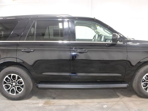 Used 2024 Ford Expedition XLT image 11