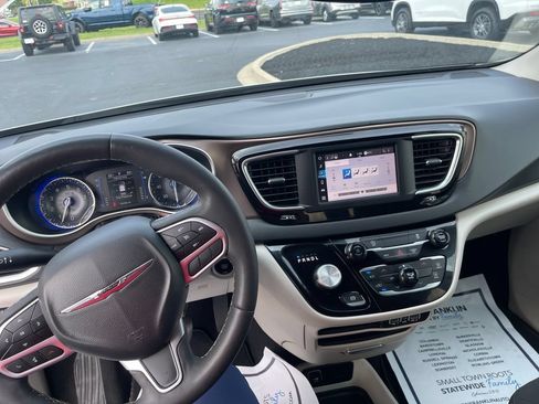 Used 2023 Chrysler Voyager LX FWD image 17
