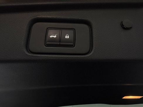 Used 2025 Nissan Pathfinder SV FWD image 29