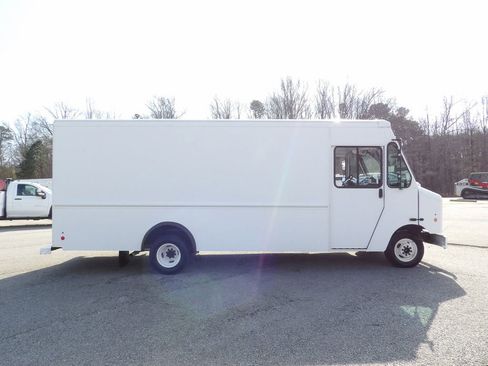 Used 2014 Ford E-350 and Econoline 350 Super Duty w/ A/C Prep Package image 9