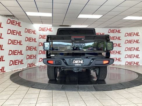 Used 2022 Jeep Gladiator Sport AWD/4WD image 6