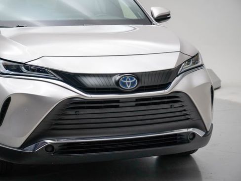 Used 2021 Toyota Venza XLE w/ Softex Package AWD/4WD image 9