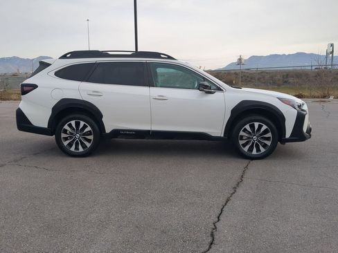 Used 2024 Subaru Outback Limited image 2