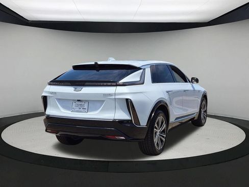 New 2026 Cadillac Lyriq Luxury AWD/4WD image 5