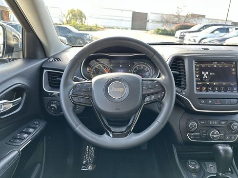 Used 2023 Jeep Cherokee Altitude Lux image 14