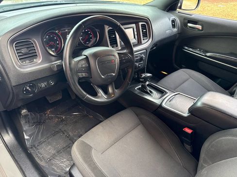 Used 2017 Dodge Charger SE image 15